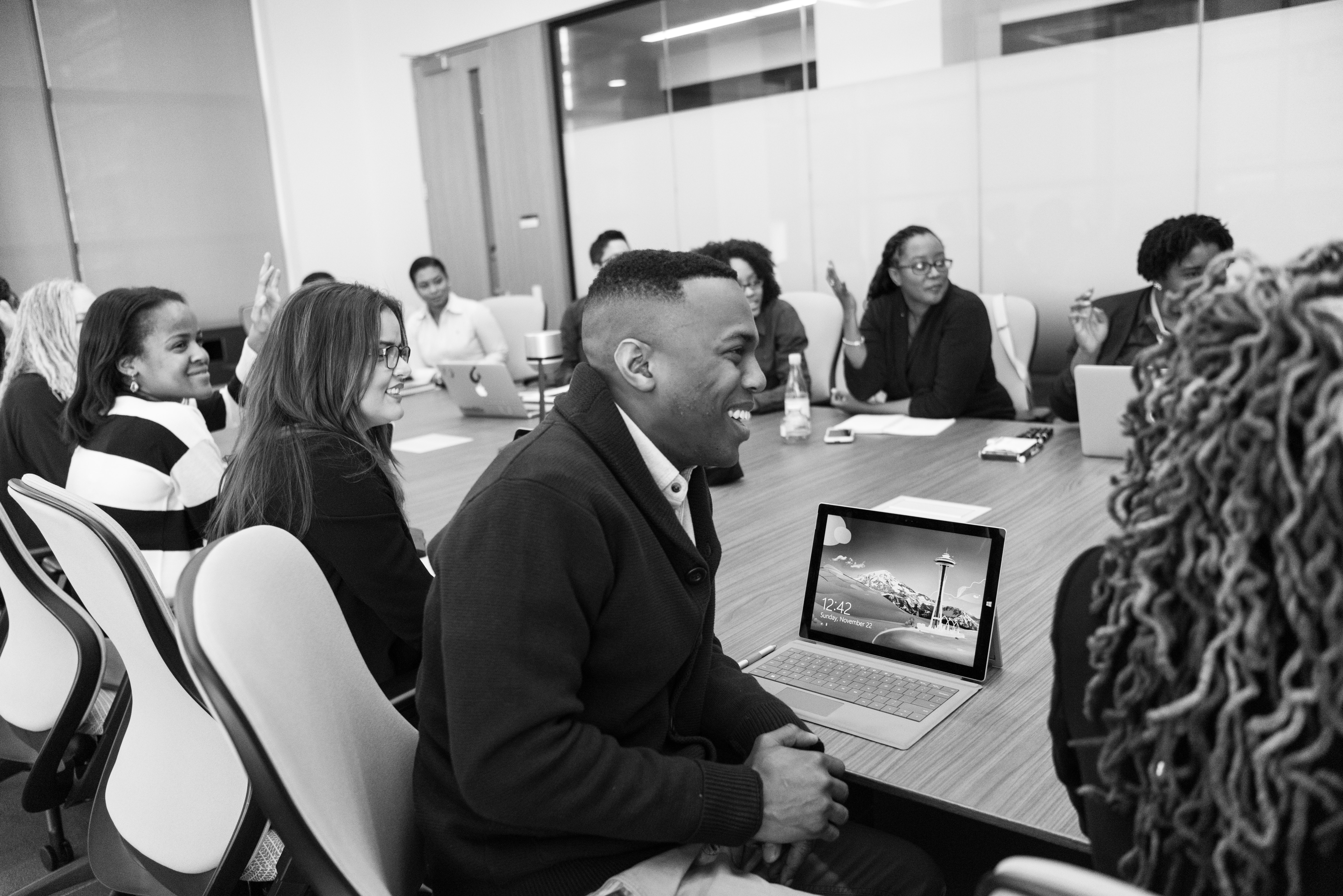 black-and-white-conference-room-digital-nomad-1181400